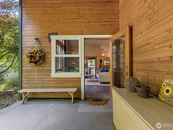3rd image of 1456 Alderwood Lane