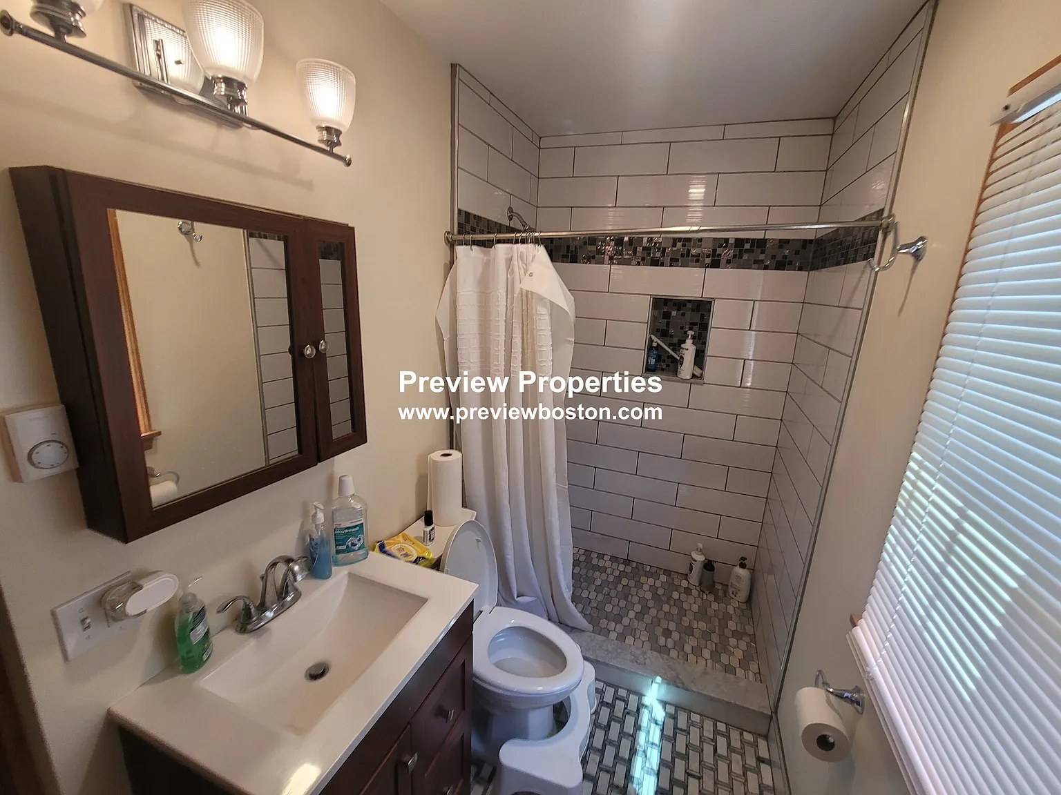 4 bed, 2.0 bath, $3,400 — Photo 4