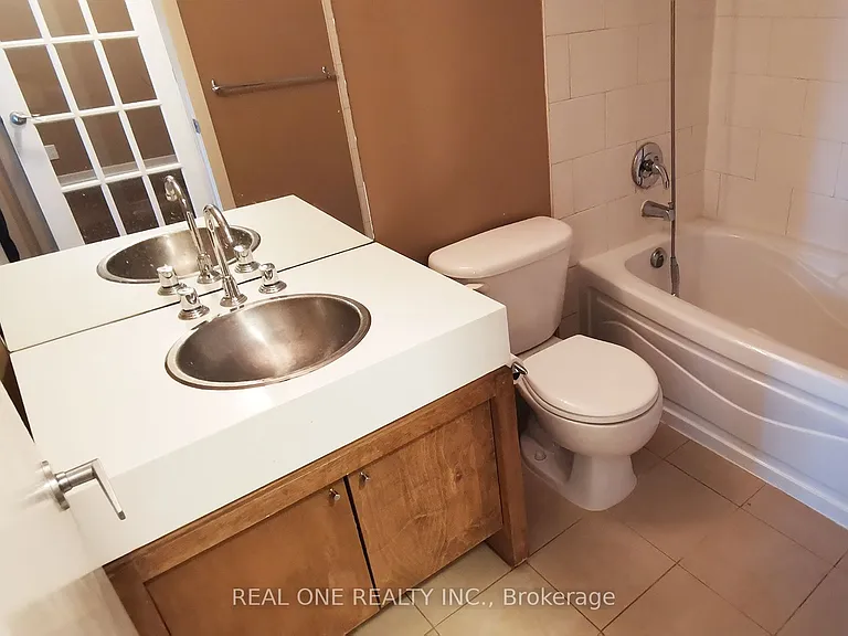 81 Navy Wharf Ct #810 — Photo 18