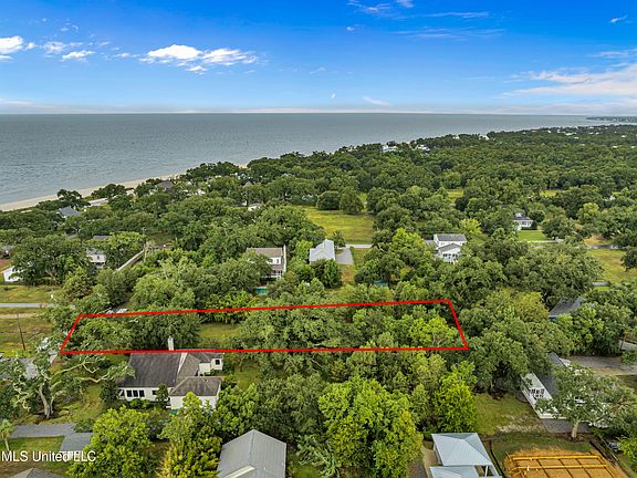 3rd image of 808 Hancock St