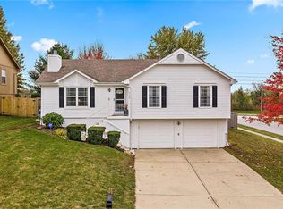 2100 NE Summerfield Ct, Blue Springs, MO 64029