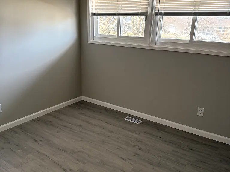 905 N University Blvd — Photo 15