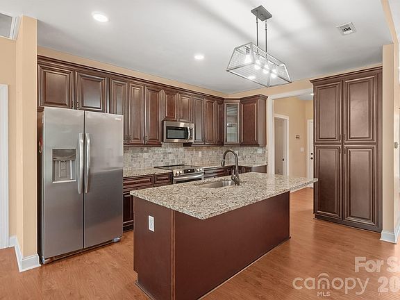 5th image of 101 Long Meadows Dr