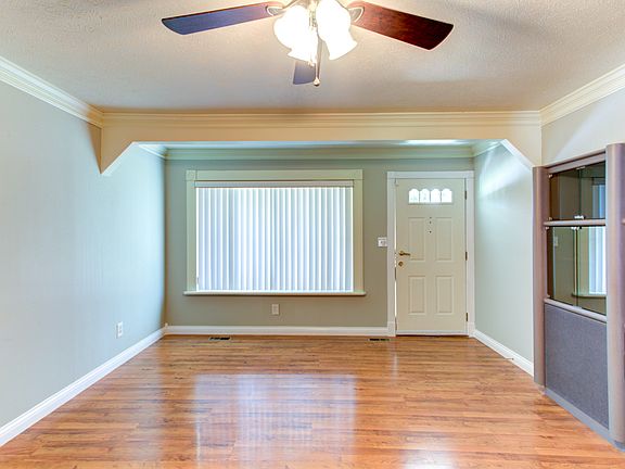 5th image of 210 Glissade Dr