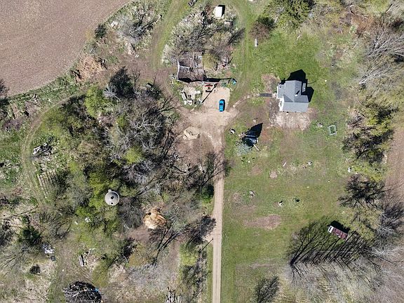 3rd image of 1945 Spring Rd