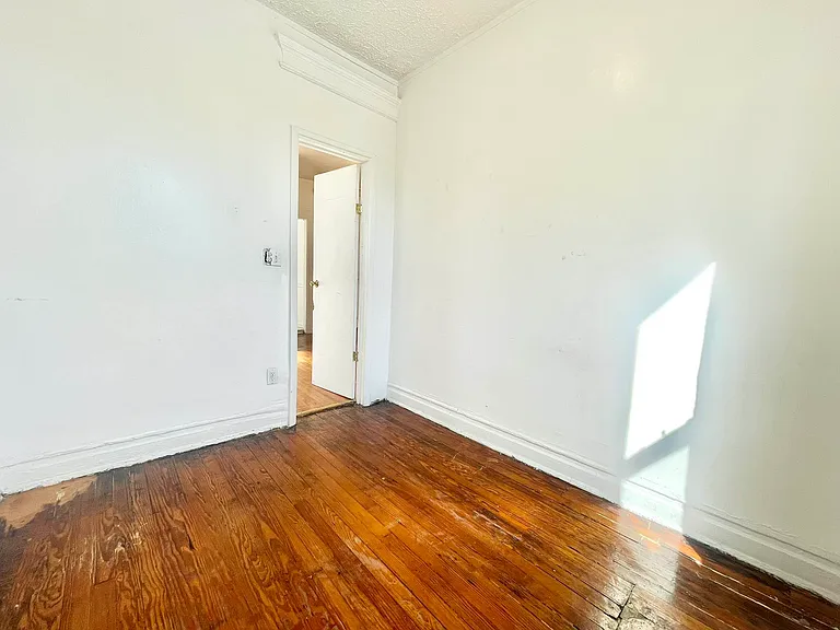124 31st St #3R — Photo 11