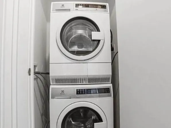 814 Amsterdam Avenue image 8 of 9