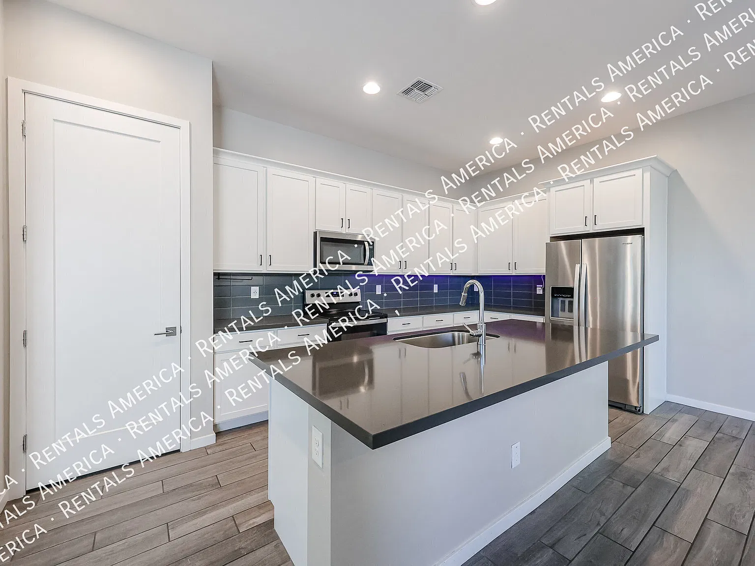 Special Leasing Incentive: $241 Monthly Rent Credit for the 12-Month L — Photo 3