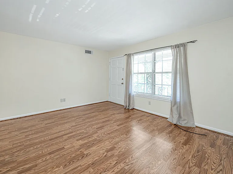 2727 Highland Ave S #204 — Photo 6