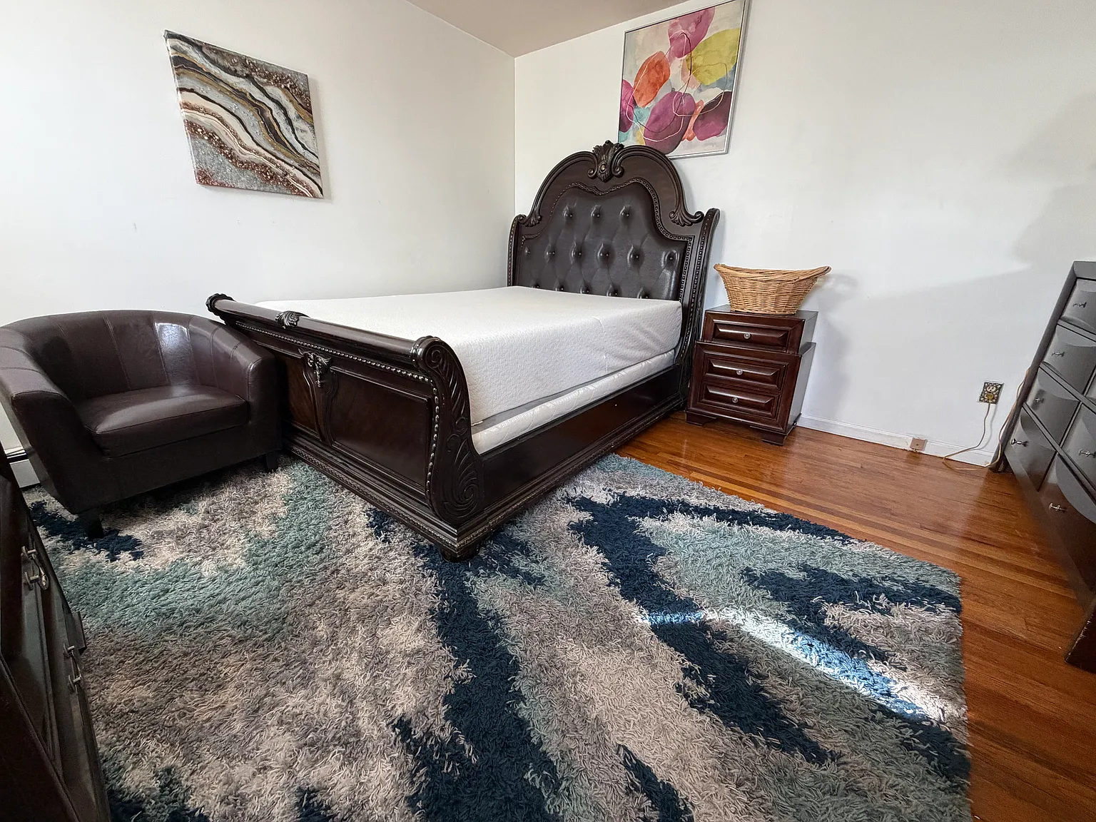 3 bed, $1,000 — Photo 1