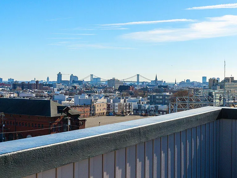 Q10 Luxury Apartments — Photo 29