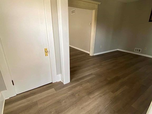 4th image of 4646 Pacific St