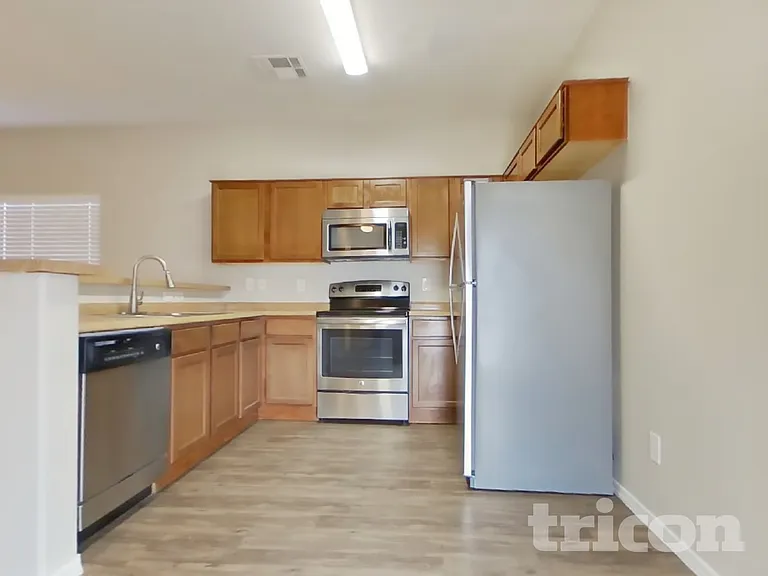 7211 S 8th Pl — Photo 6