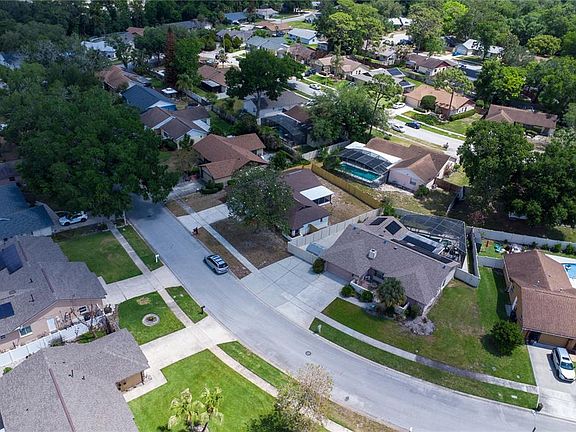 5th image of 825 Rill Dr