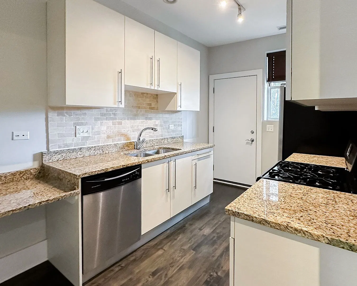2 bed, 728 sqft, $2,875 — Photo 1
