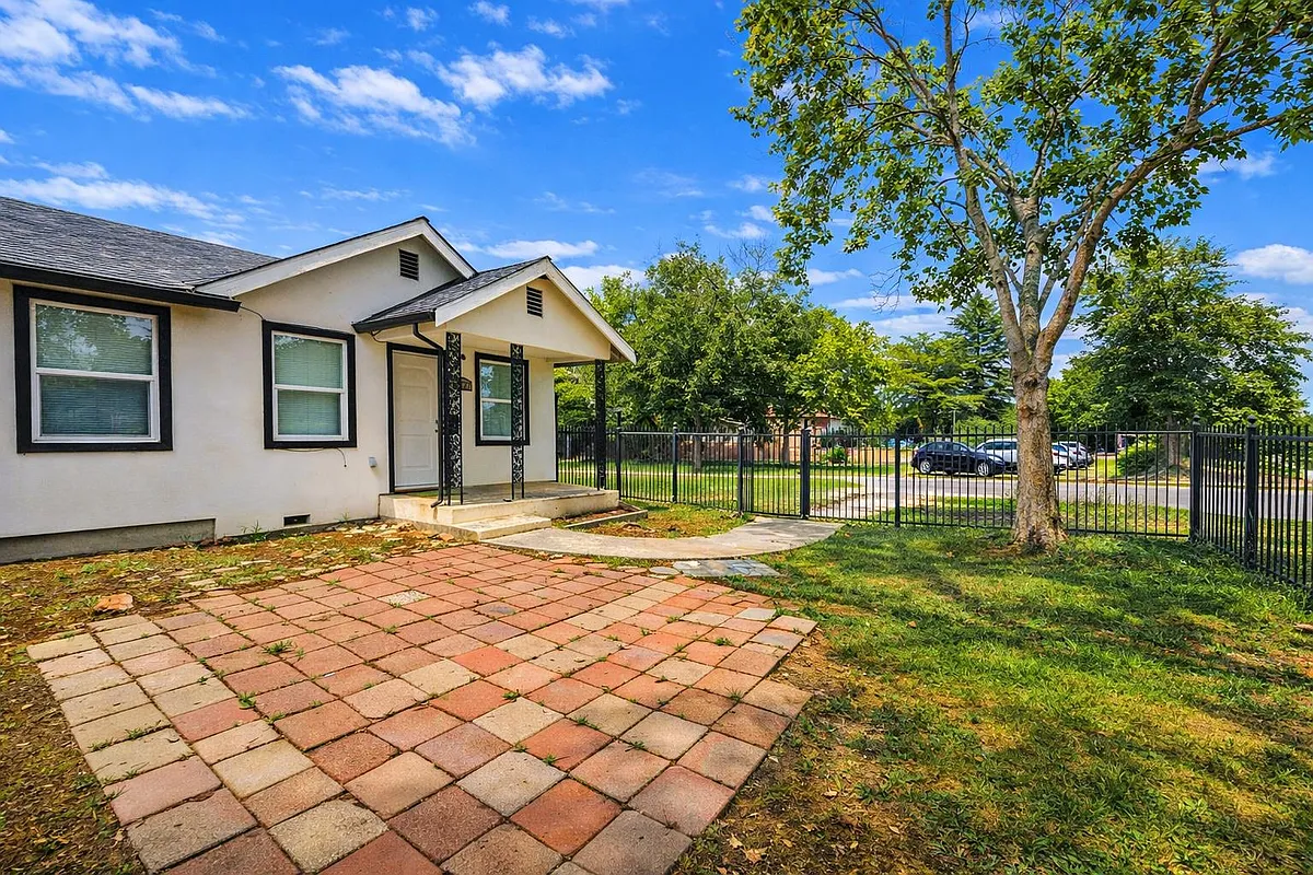 Property Photo - 2737 29th Ave
