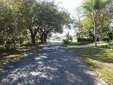 3rd image of 1599 Twelve Oaks Cir