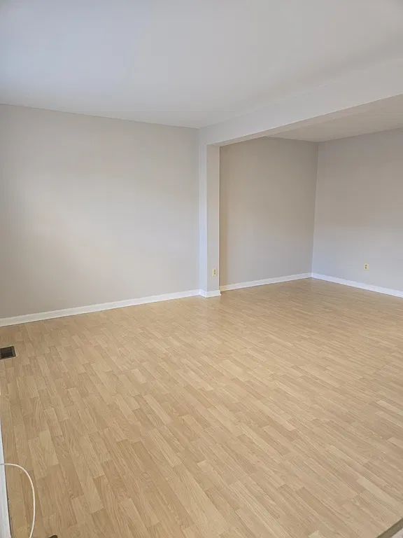 3 bed, 2.5 bath, 1850 sqft, $2,200 — Photo 2
