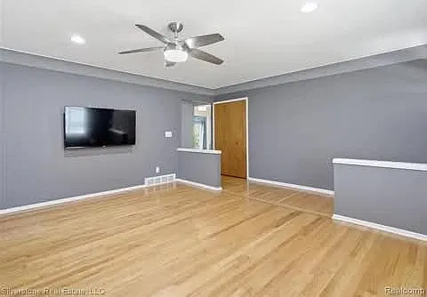 3 bed, 2221 sqft, $2,000 — Photo 3