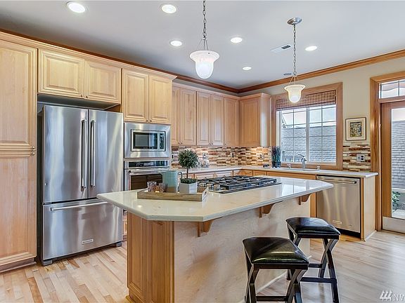 5th image of 2569 NE Park Dr