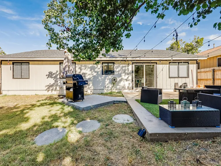 Lavinia Ln — Photo 36