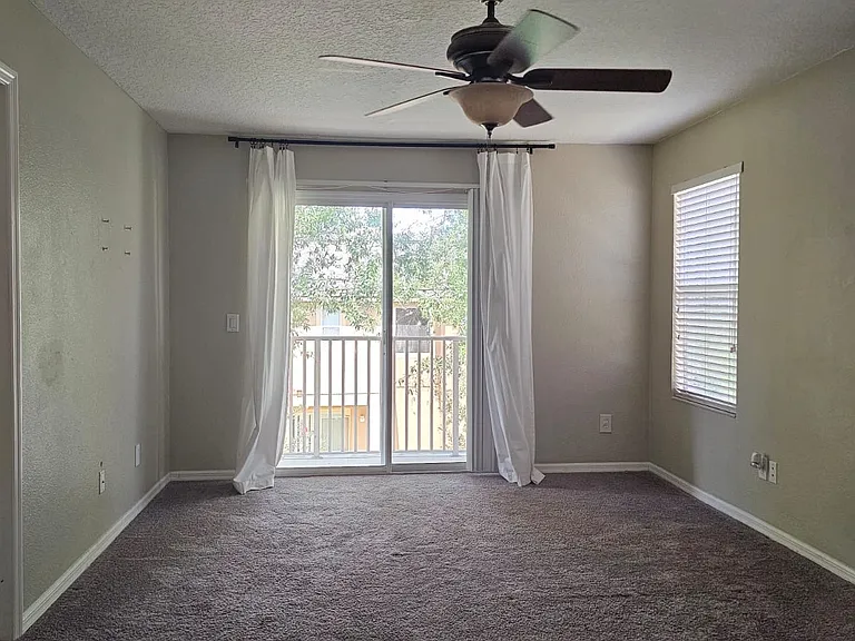2761 Retreat View Cir — Photo 7
