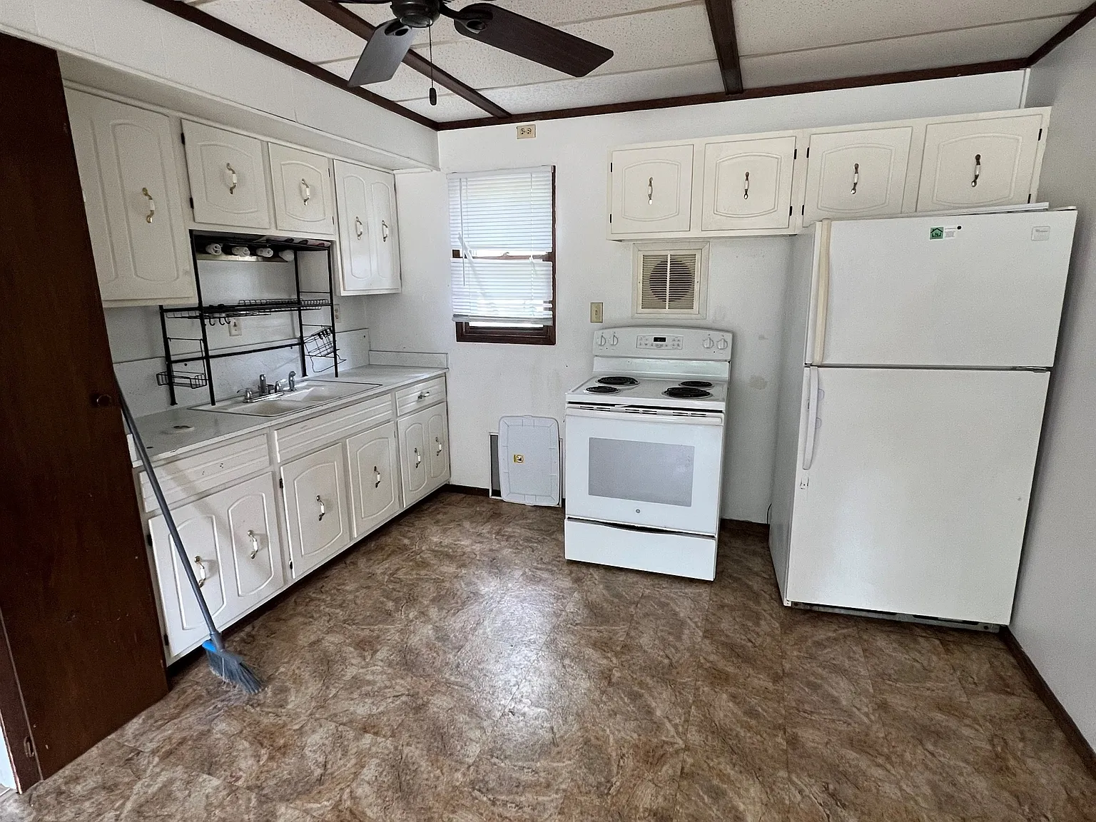 1382 Maricopa Drive - 2 — Photo 4
