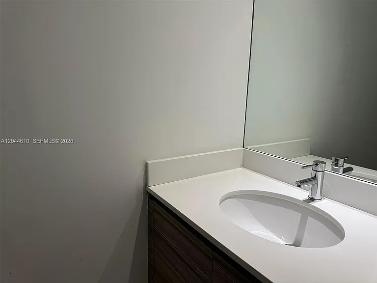 121 NE 34th St #1915 — Photo 5
