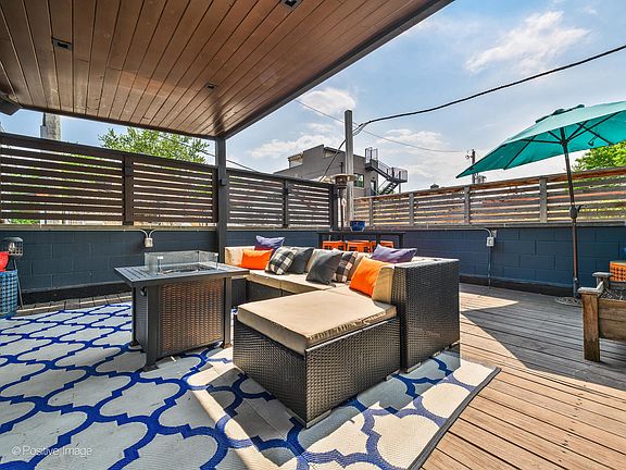 2nd image of 1723 W Le Moyne St #101