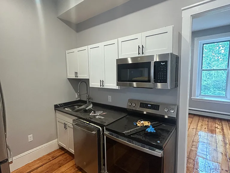 31 Newton St #1A — Photo 2