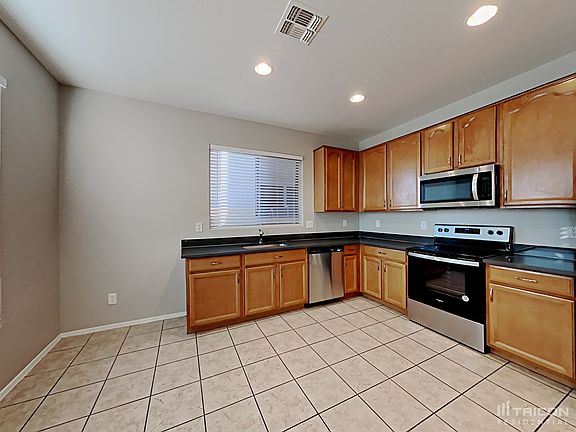 5th image of 3827 S 99th Dr