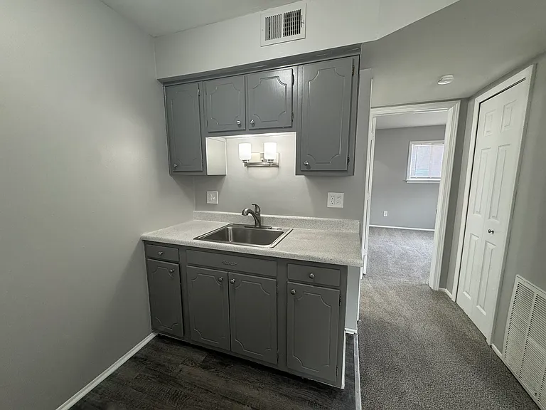 4441 Oakwood Blvd #1 — Photo 5