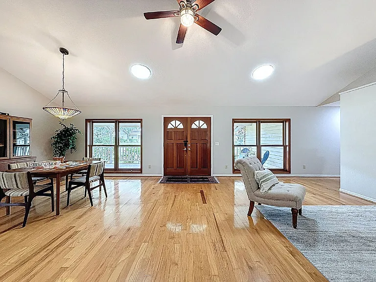 1055 Riverside Ridge Rd — Photo 17