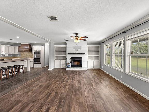3rd image of 20845 Gueringer Rd