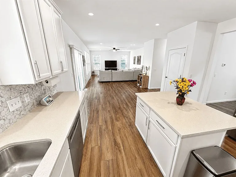 1100 Sarah Freeman Dr — Photo 3