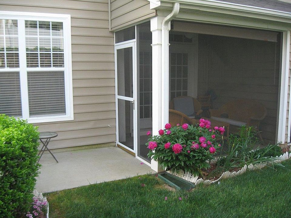2nd image of 771 Petersburg Dr