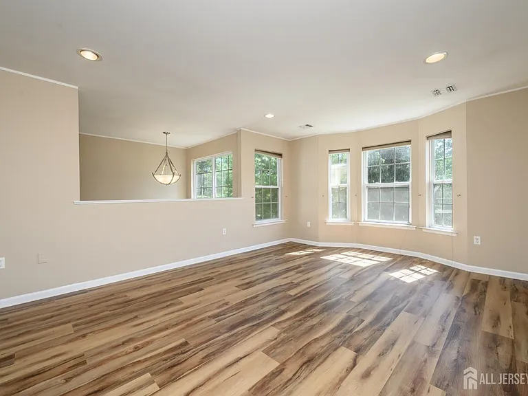 303 Pinelli Dr — Photo 7