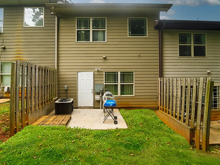 2911 Hillside Pl — Photo 15