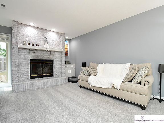 4th image of 735 N 155th Ave