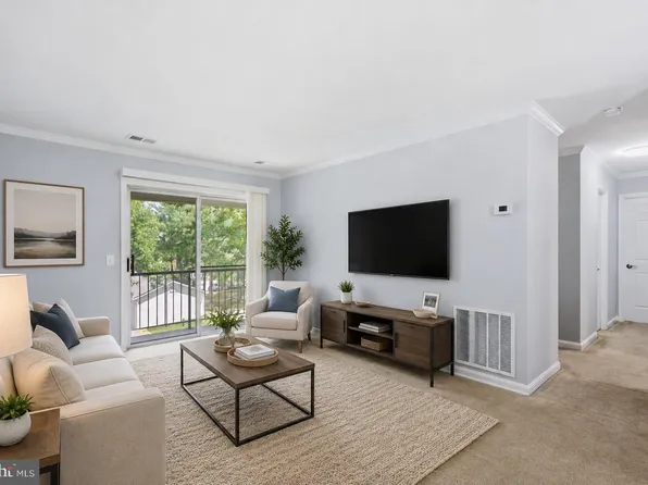 18322 Streamside Dr APT 301, Gaithersburg, MD 20879