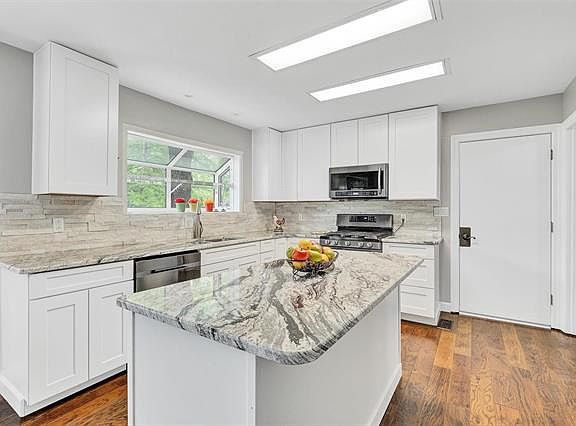 5th image of 14943 Greenberry Hill Ct