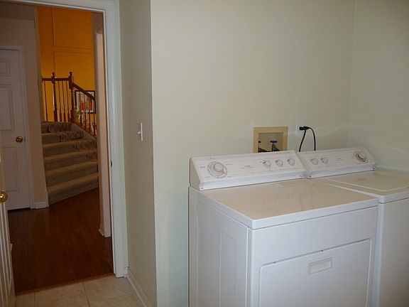 3rd image of 1327 Newcastle Ln