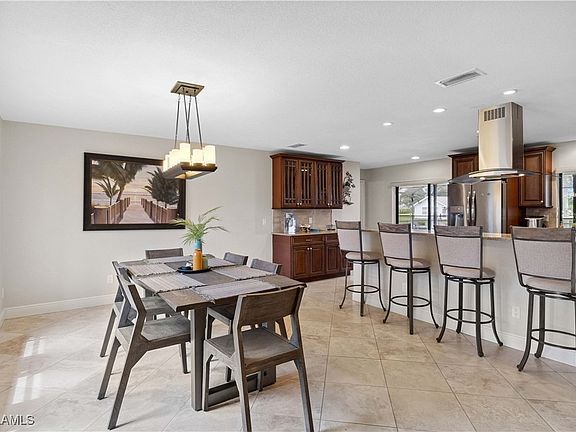 5th image of 608 SE 20th Pl