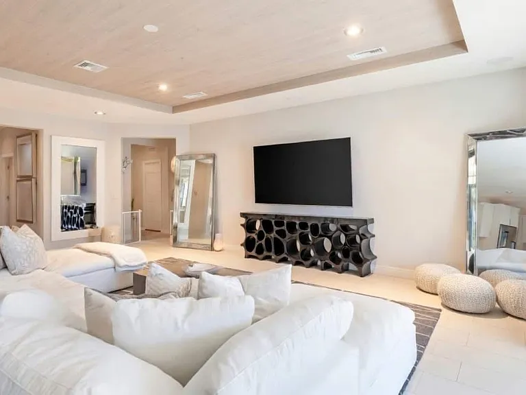 9347 Las Haciendas Rd — Photo 21