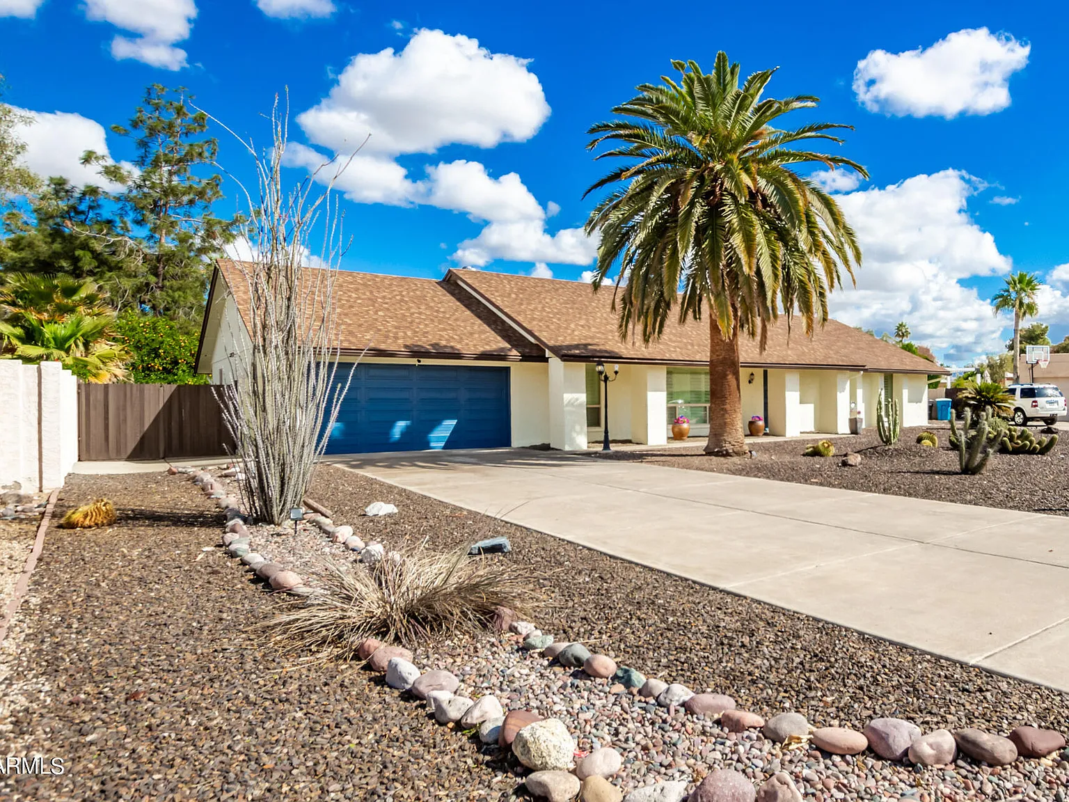 3 bed, 2294 sqft, $3,750 — Photo 3