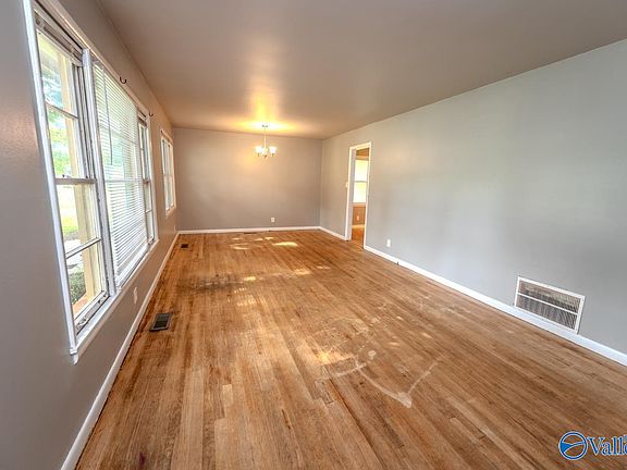 4th image of 1622 Hampton Rd NW