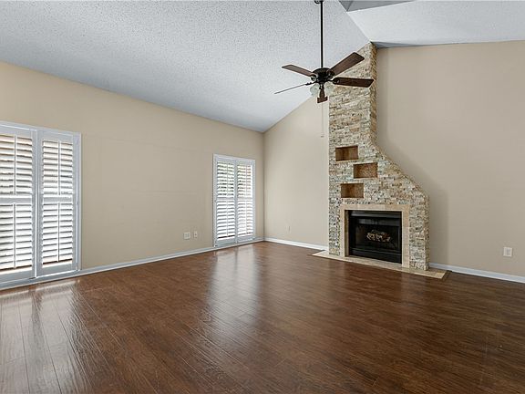 5th image of 3122 Camelot Dr APT 34