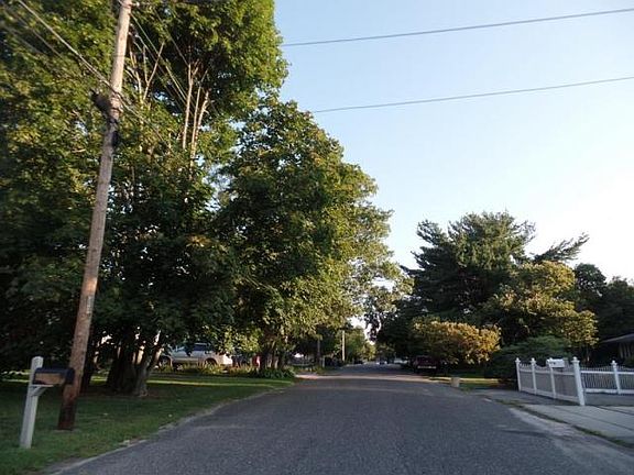 4th image of 67 Pinewood Ave