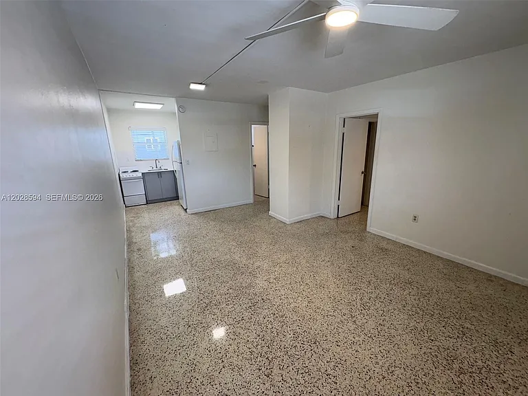 320 W 10th St #3 — Photo 2