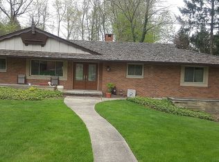 8055 Robin Ln, Brecksville, OH